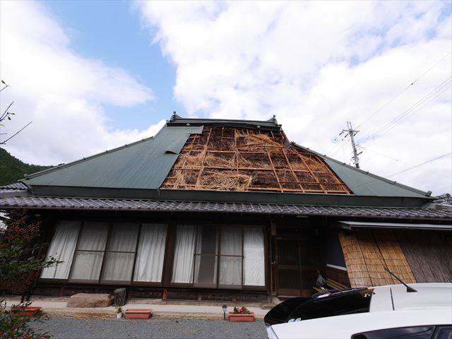 神河町の屋根の台風被害後の写真